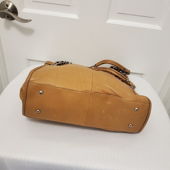 B.Makowsky Vachetta Addison Leather Tote, Stylish, Silvertone Accents - Picture 7 of 12